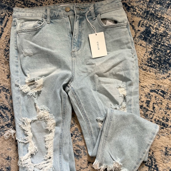 Cello High Rise Mom Distressed - Picture 2 of 7